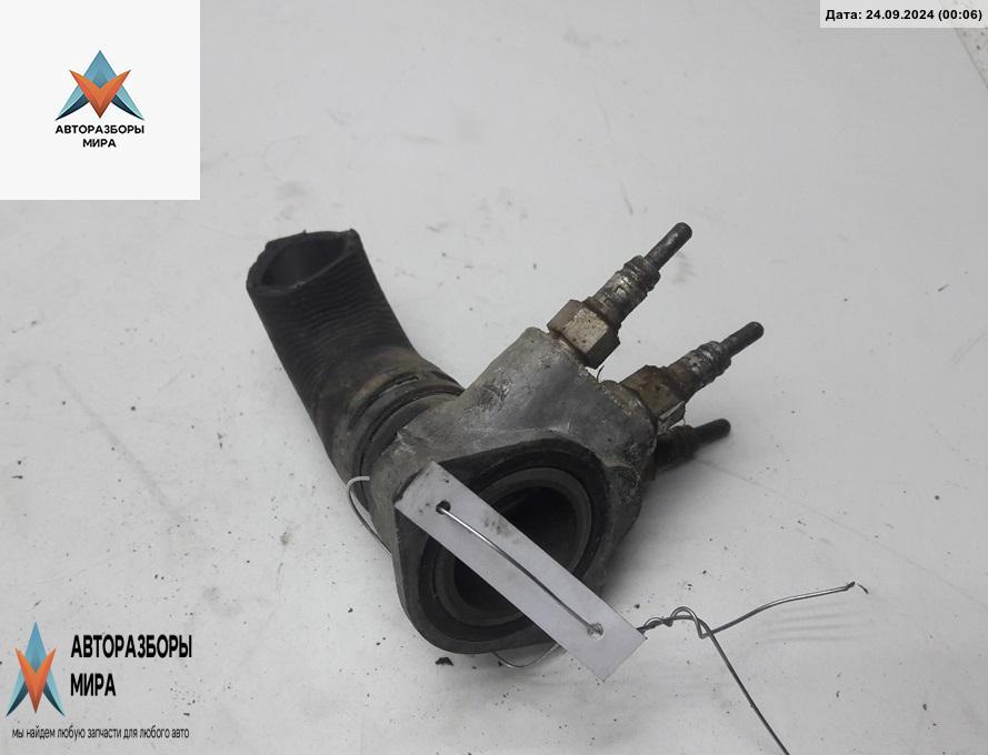 фланец (тройник) системы охлаждения Volkswagen Golf 4 поколение 1998, 1.9 л., дизель, МКПП, чёрный, хетчбэк 3 дв., 028121145B - фото №1