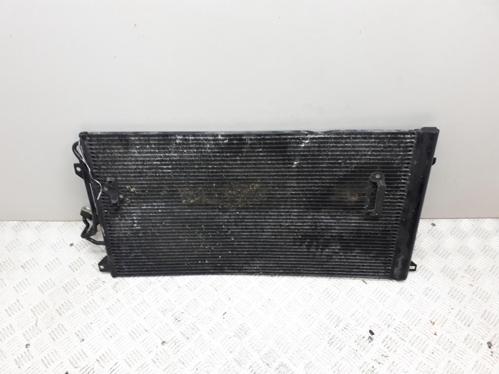 радиатор кондиционера Volkswagen Touareg 1 поколение 2003, 4.2 л., бензин, АКПП, синий, внедорожник 5 дв. - фото №1