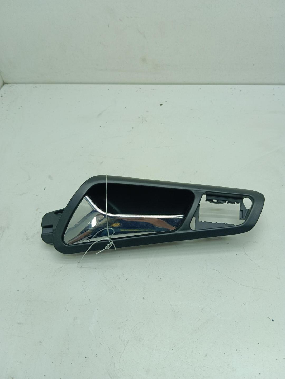 ручка внутренняя передняя левая Volkswagen Passat B6 2007, 1.9 л., дизель, МКПП, чёрный, универсал, 3C1837113D - фото №1