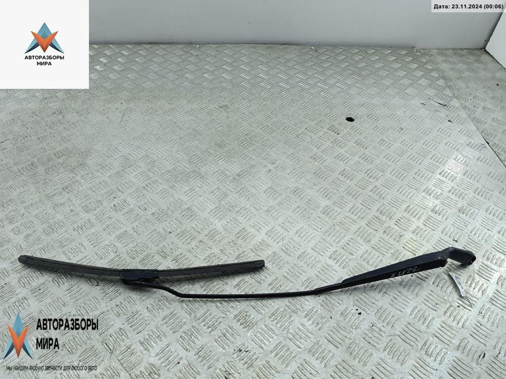 Щеткодержатель (поводок стеклоочистителя) передний Volkswagen Golf 4 поколение 1999, 1.9 л., дизель, МКПП, чёрный, универсал - фото №1