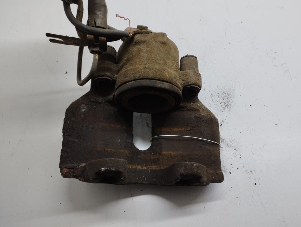 суппорт передний правый Audi A4 B7 2007, 2.0 л., дизель, МКПП, чёрный, универсал