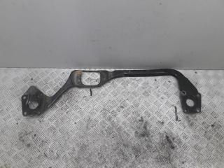 кронштейн переднего бампера Volkswagen Passat B5 1998, 2.3 л., бензин, МКПП, чёрный, универсал