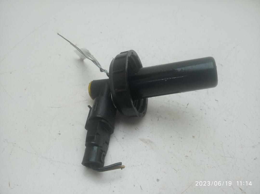 Крышка бачка тормозной жидкости Renault Master 2 поколение 2001, 2.2 л., дизель, МКПП, белый, микроавтобус - фото №1