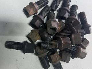 болт колесный Volkswagen Passat B5 1997, 1.6 л., бензин, МКПП, серый, универсал, 8D0601139D