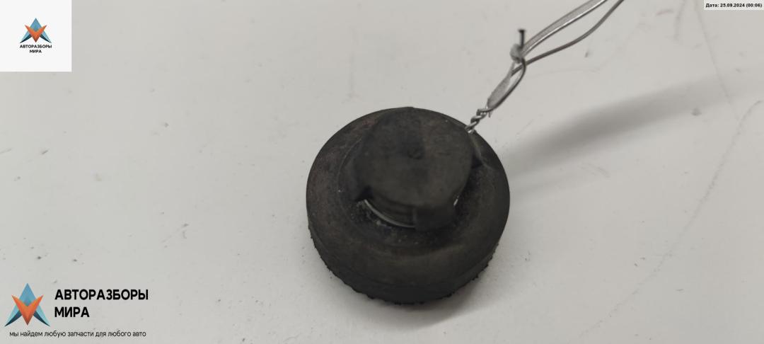 кронштейн радиатора Audi A6 4B/C5 2000, 2.4 л., бензин, АКПП, серый, седан, 8D0121275 - фото №1