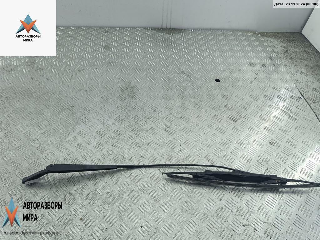 Щеткодержатель (поводок стеклоочистителя) передний Volkswagen Golf 4 поколение 1998, 1.9 л., дизель, МКПП, чёрный, хетчбэк 3 дв. - фото №1