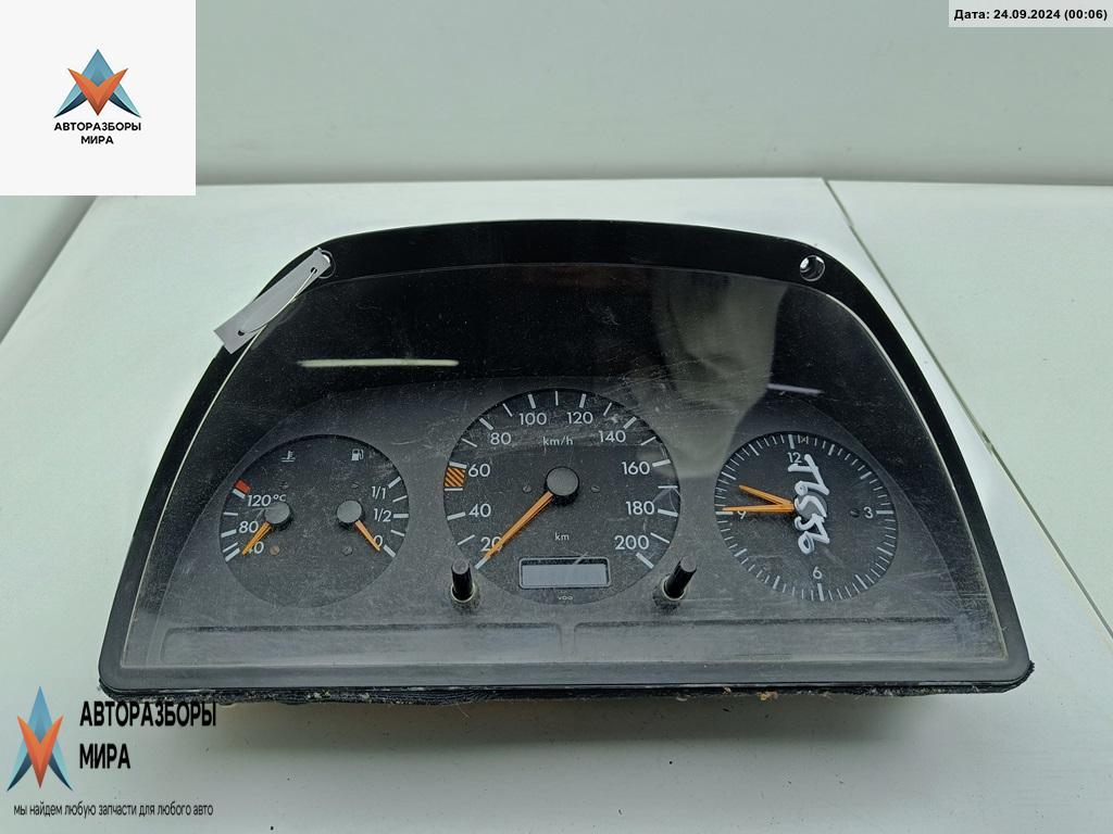 приборная панель Mercedes-Benz Vito-1 W638 1998, 2.3 л., бензин, МКПП, жёлтый, микроавтобус, 0005428301 - фото №1