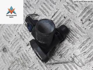 фланец (тройник) системы охлаждения Volkswagen Passat B5 1998, 1.6 л., бензин, МКПП, красный, универсал, 050121133D