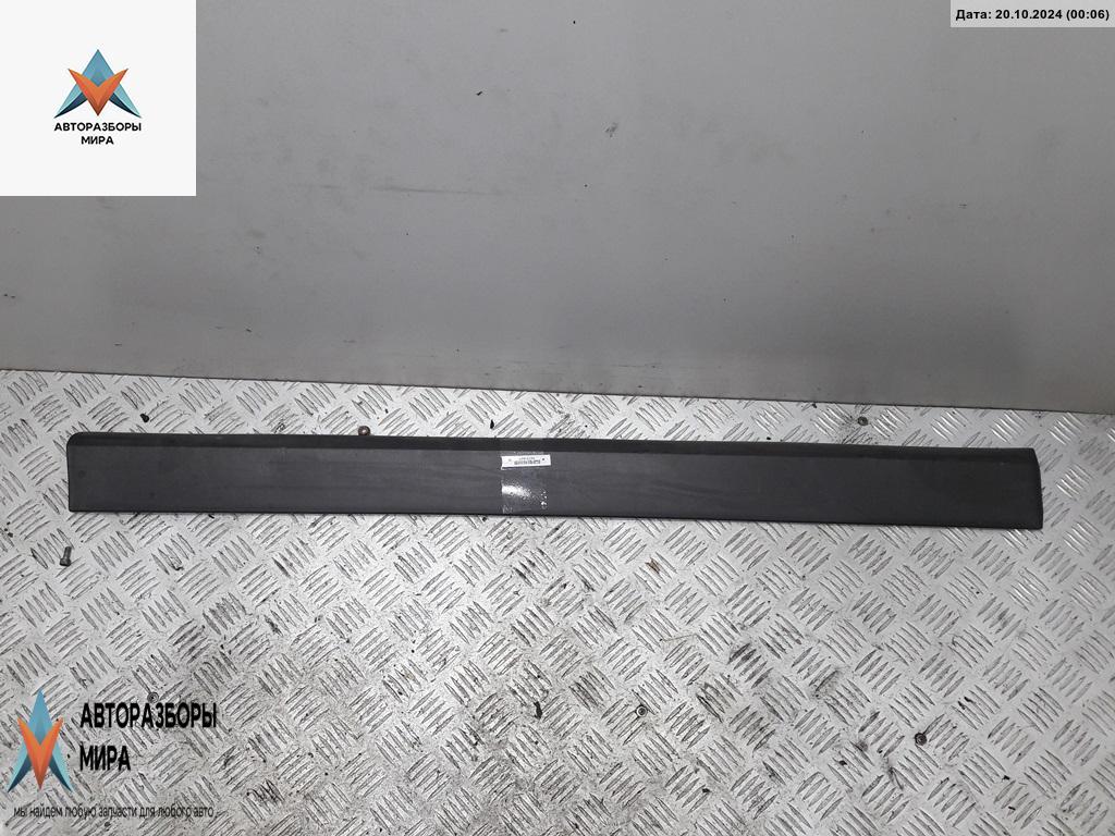 молдинг двери передней правой Volkswagen Passat B3 1992, 1.8 л., бензин, МКПП, красный, седан, 357853516 - фото №1