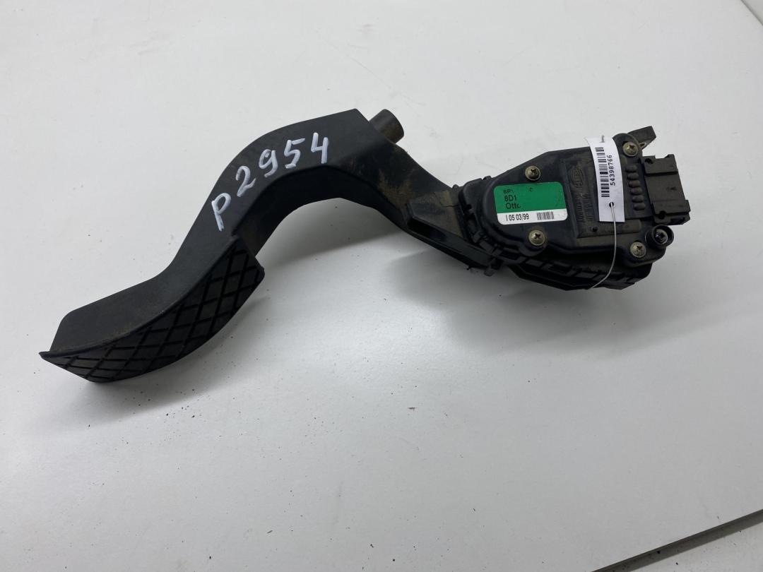 педаль Audi A6 C5 1998, 2.4 л., бензин, МКПП, синий, универсал, 8D1721