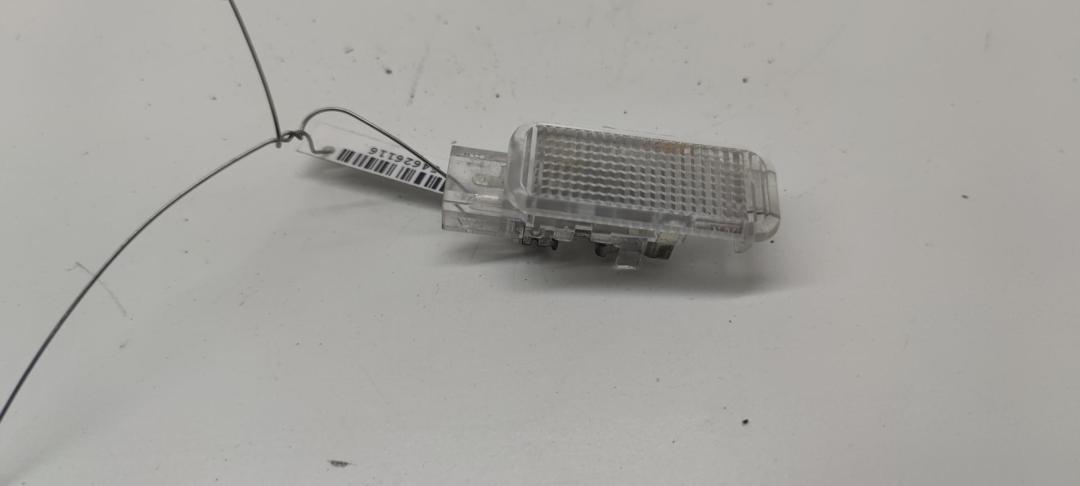 фонарь салона (плафон) Audi A6 C5 2003, 2.5 л., дизель, АКПП, серый, универсал, 4B0947415