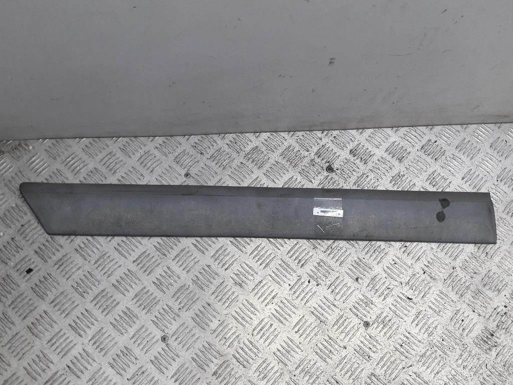 молдинг двери задней правой Volkswagen Passat B3 1993, 1.8 л., бензин, МКПП, серый, универсал, 357853754 - фото №1