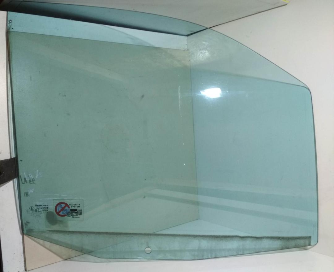 стекло двери передней правой Lancia Zeta 1998, 2.1 л., дизель, МКПП, красный, минивэн
