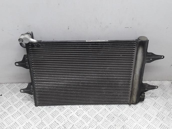 радиатор кондиционера Skoda Fabia mk1 (6Y) 2003, 1.4 л., бензин, МКПП, красный, хетчбэк 5 дв., 6Q0820411K