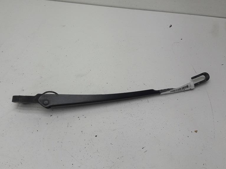 Щеткодержатель (поводок стеклоочистителя) задний Volkswagen Passat B5+ (GP) 2002, 1.8 л., бензин, АКПП, серый, универсал