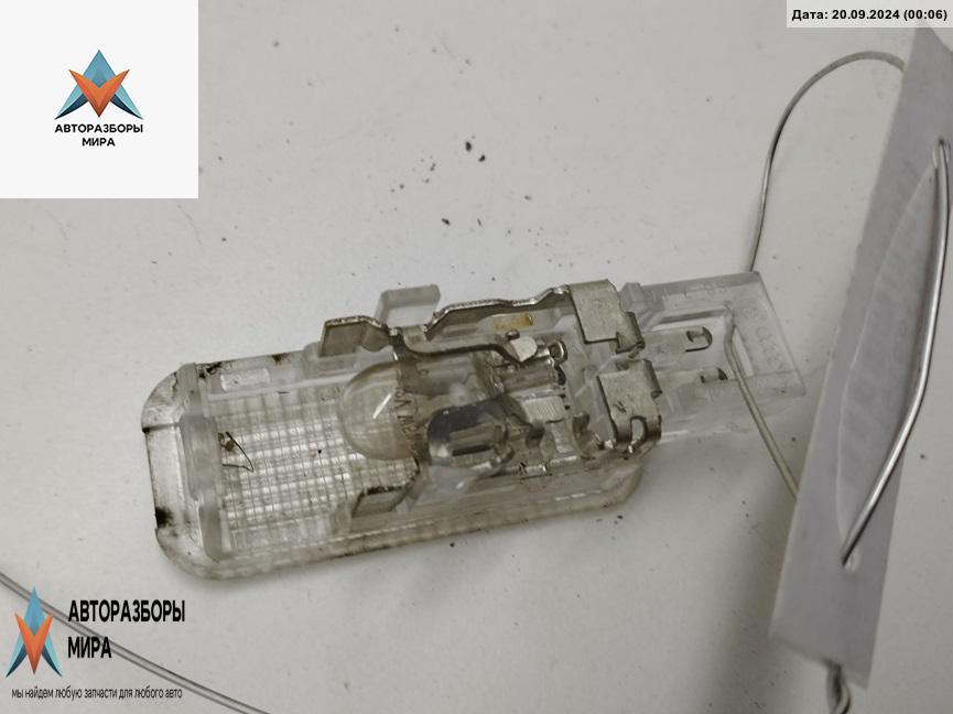 фонарь салона (плафон) Audi A4 B6 2003, 2.5 л., дизель, АКПП, серый, универсал, 4B0947415 - фото №1
