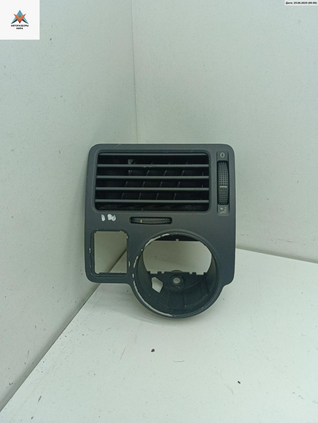 дефлектор обдува салона Volkswagen Bora 1 поколение 1998, 1.6 л., бензин, МКПП, синий, седан - фото №1