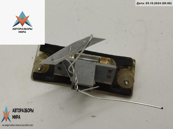 подсветка номера Audi A4 B5 1996, 2.6 л., бензин, АКПП, зелёный, универсал, 8D9943021 - фото №1