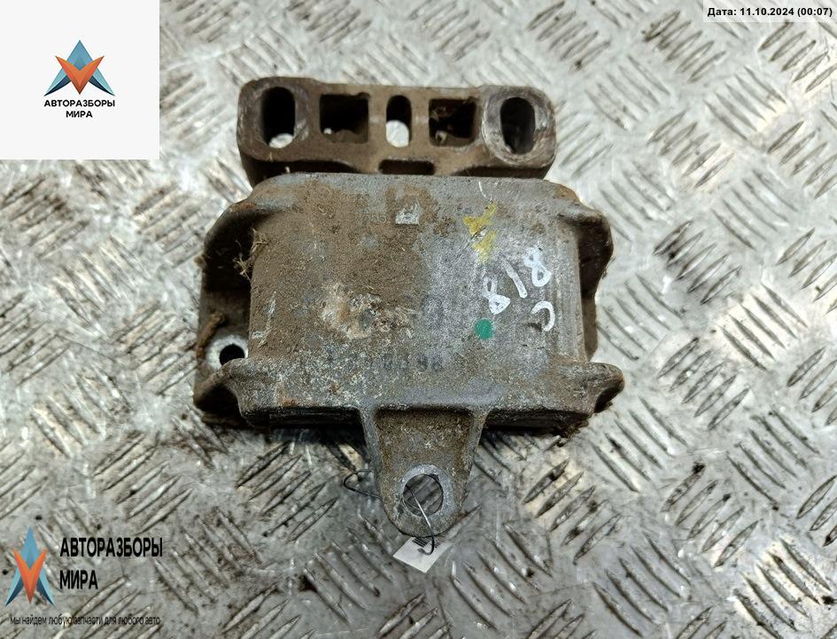 подушка крепления КПП Volkswagen Golf 4 поколение 1998, 1.9 л., дизель, МКПП, чёрный, хетчбэк 3 дв. - фото №1