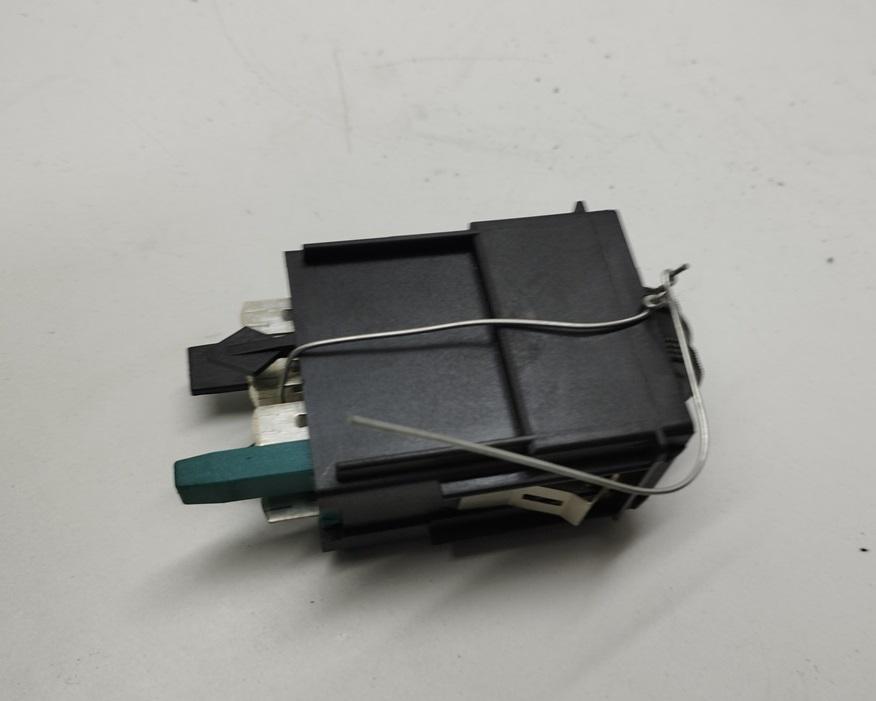 кнопка обогрева сидений Audi A6 C5 2002, 2.4 л., бензин, АКПП, чёрный, универсал, 4B0963563