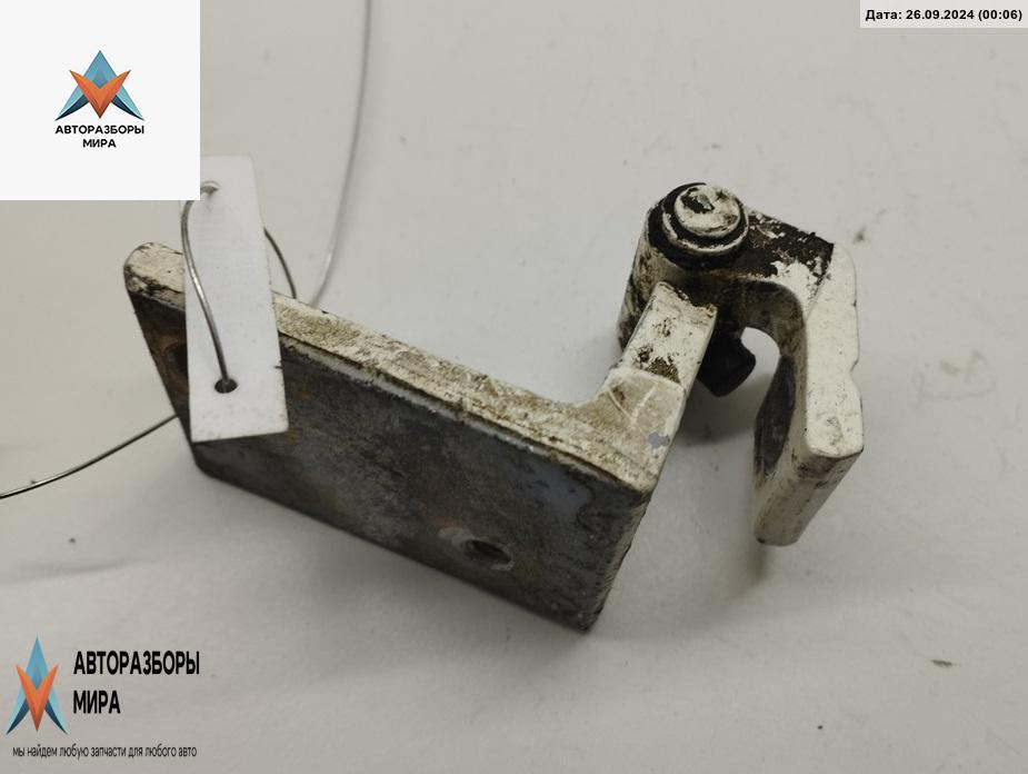 петля двери Audi A4 B5 1995, белый, седан, 8D0831402 - фото №1