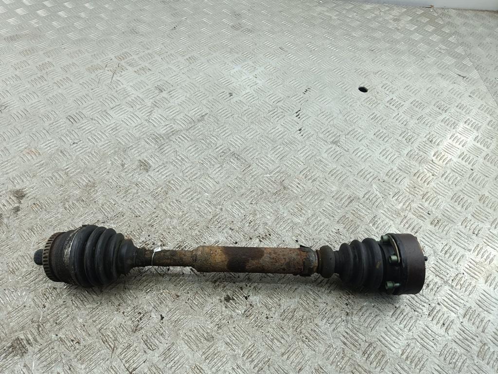 полуось передняя левая (приводной вал, ШРУС) Volkswagen Passat B5+ (GP) 2001, 1.6 л., бензин, МКПП, красный, универсал
