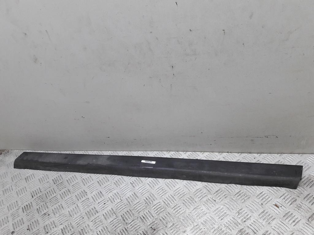 молдинг двери передней правой Volkswagen Passat B5+ (GP) 2002, 1.6 л., бензин, МКПП, серый, седан, 3B0854940