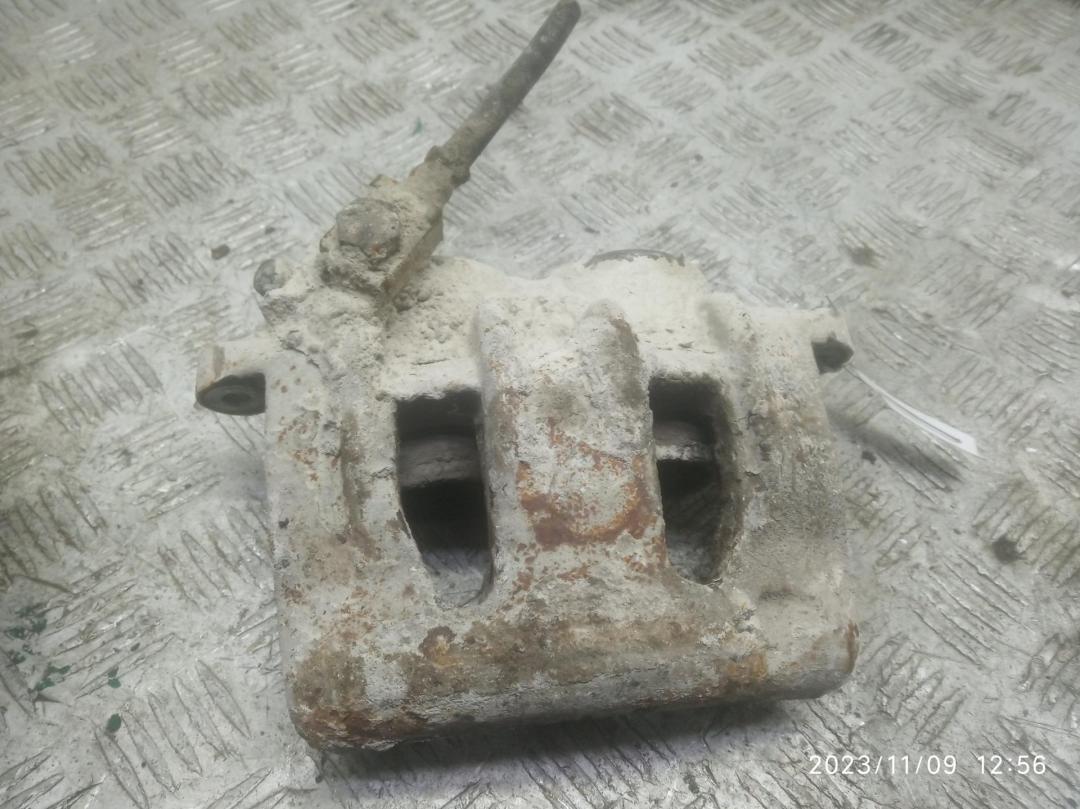 суппорт передний правый Ford Transit 6 поколение 2005, 2.0 л., дизель, МКПП, белый, микроавтобус - фото №1