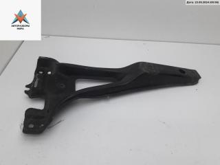 кронштейн (крепление) Volkswagen Golf 4 поколение 2002, 1.6 л., бензин, МКПП, чёрный, хетчбэк 5 дв., 1J0805589B