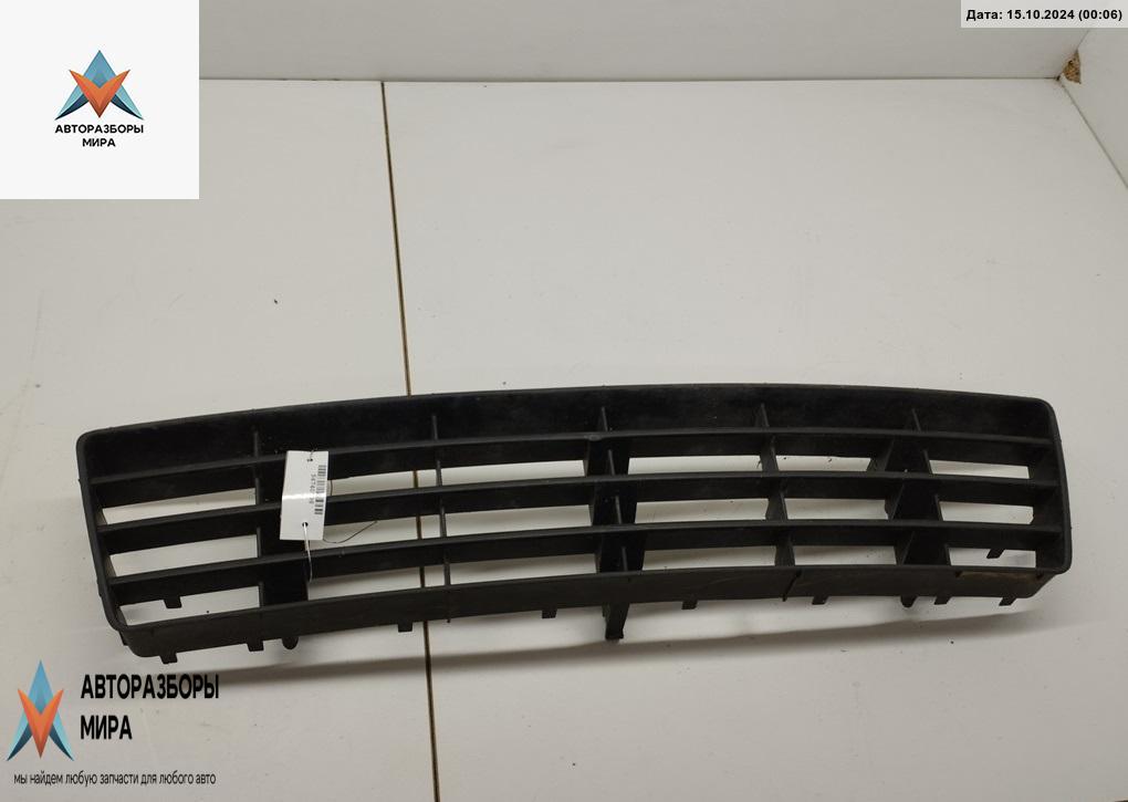 заглушка (решетка) в бампер Audi A6 4B/C5 1999, 2.5 л., дизель, МКПП, чёрный, универсал, 4B0807683F - фото №1