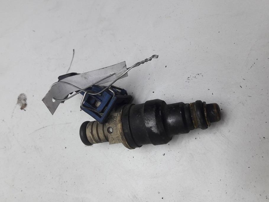 форсунка Volkswagen Passat B4 1994, 1.6 л., бензин, МКПП, синий, универсал, 037906031