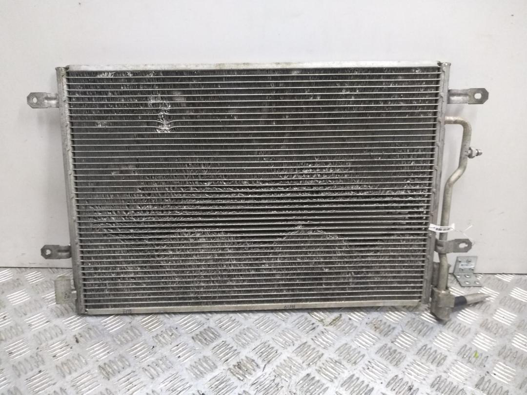 радиатор кондиционера Audi A4 B6 2003, 1.9 л., дизель, МКПП, серый, универсал, 8E0260403D