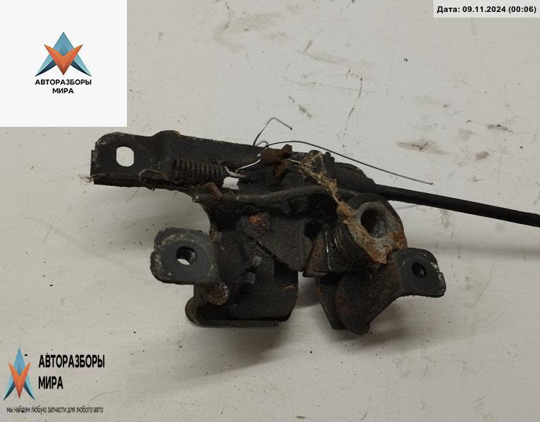 замок капота Audi A4 B5 1994, 1.8 л., бензин, МКПП, красный, седан, 8D0 - фото №1