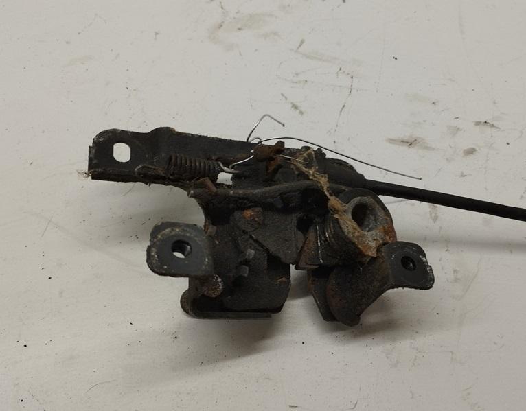 замок капота Audi A4 B5 1994, 1.8 л., бензин, МКПП, красный, седан, 8D0