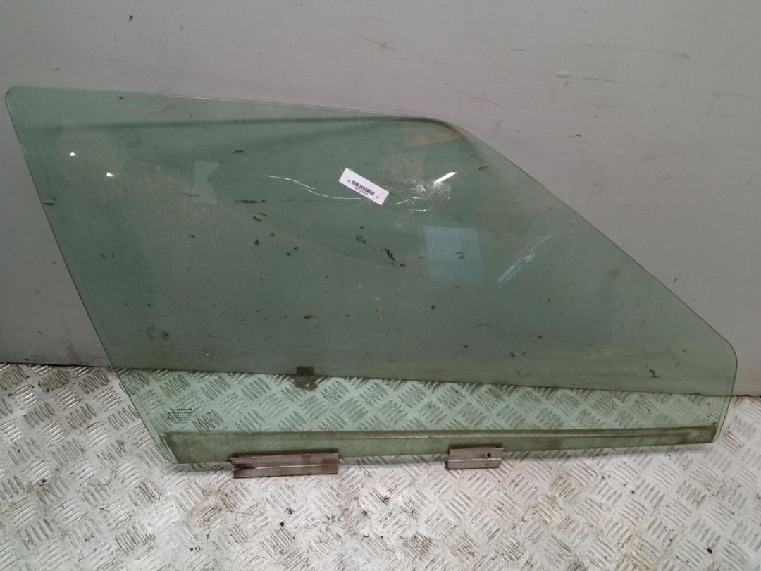 стекло двери передней правой Volvo 850 1995, 2.5 л., бензин, МКПП, зелёный, универсал
