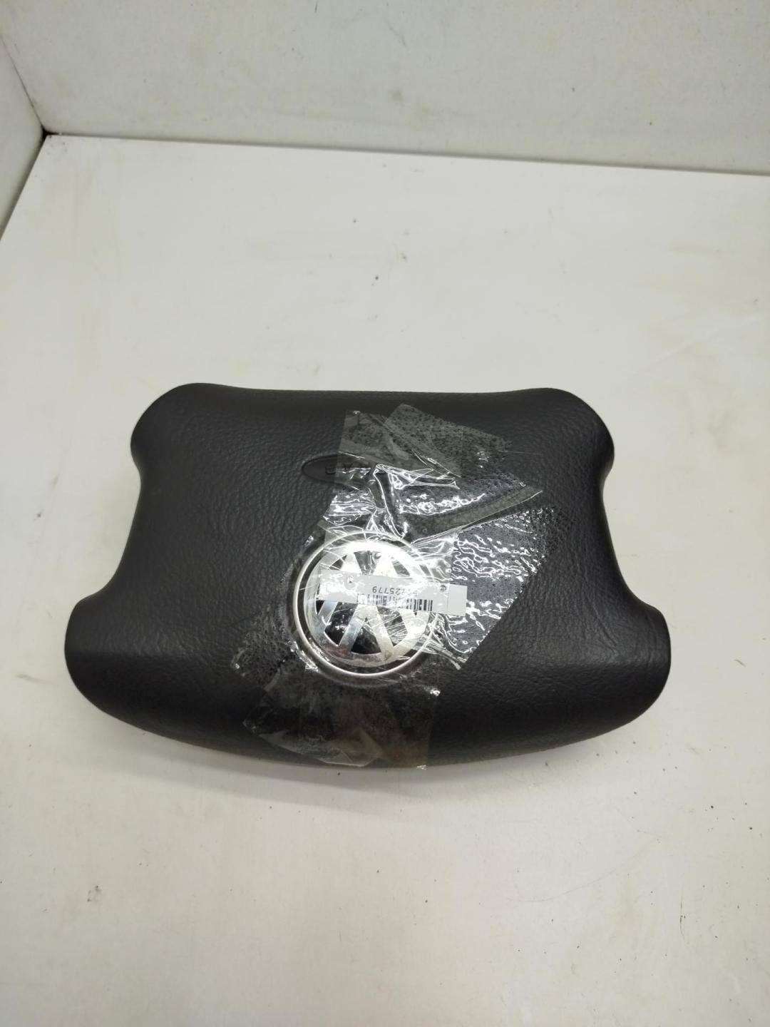 подушка безопасности водителя Volkswagen Passat B5 2000, 1.6 л., бензин, МКПП, серый, универсал, 3B0880201AM