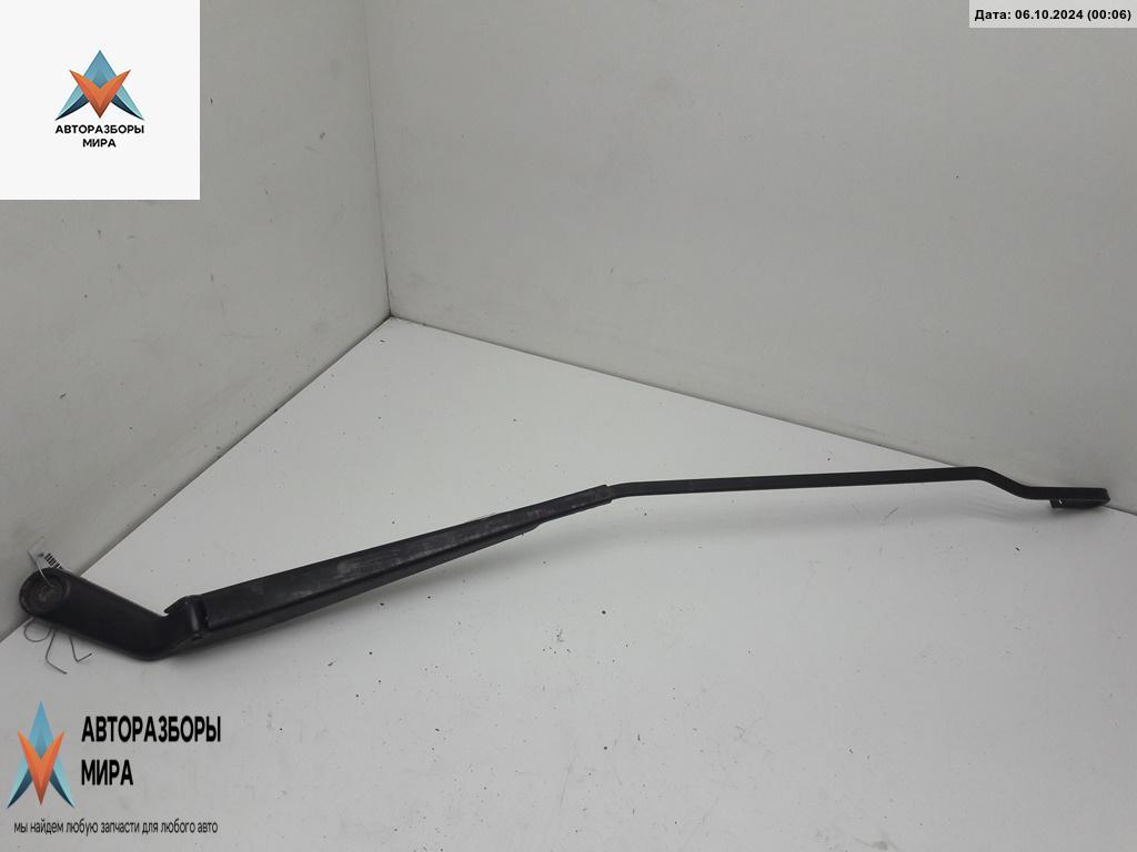 Щеткодержатель (поводок стеклоочистителя) передний Volkswagen Golf 4 поколение 1999, 1.6 л., бензин, МКПП, синий, хетчбэк 5 дв. - фото №1