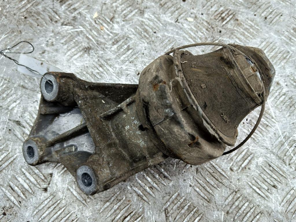 подушка крепления двигателя Volvo V70 2001, 2.4 л., бензин, МКПП, синий, универсал, 9161142