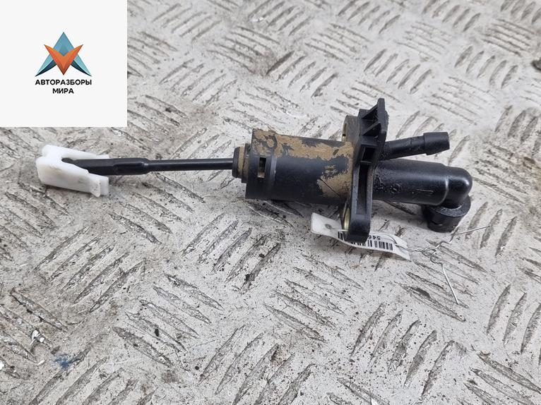 цилиндр сцепления главный Skoda Fabia 1 поколение (6Y) 2002, 1.4 л., бензин, МКПП, чёрный, универсал - фото №1