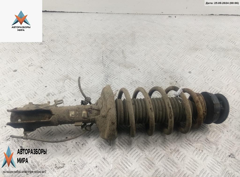 стойка передняя Volkswagen Golf 3 поколение 1997, 1.6 л., бензин, МКПП, зелёный, хетчбэк 3 дв. - фото №1