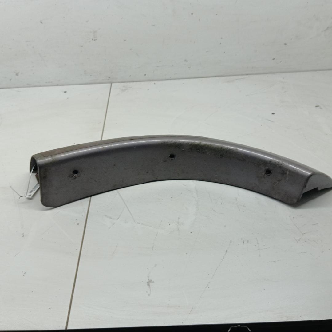 Накладка на арку задняя левая Ford Explorer 1996, 4.0 л., бензин, АКПП, красный, внедорожник 5 дв.