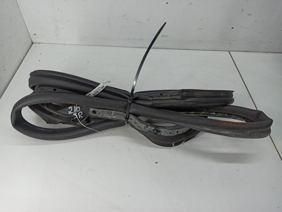 уплотнитель двери Mercedes-Benz E W210 1995, 2.3 л., бензин, АКПП, серый, седан