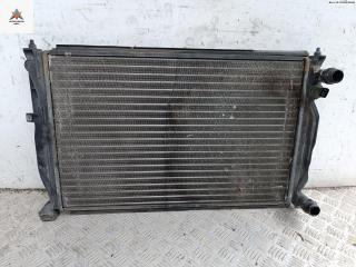 радиатор охлаждения Audi A4 B5 1996, 1.6 л., бензин, МКПП, синий, седан, 8D012125Q