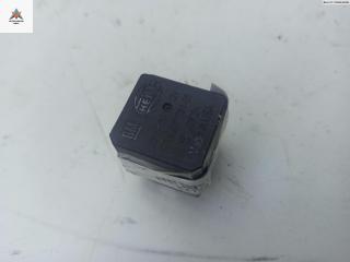 реле бензонасоса Opel Astra H/Family [рестайлинг] 2006, 1.9 л., дизель, МКПП, серый, универсал, 13171831