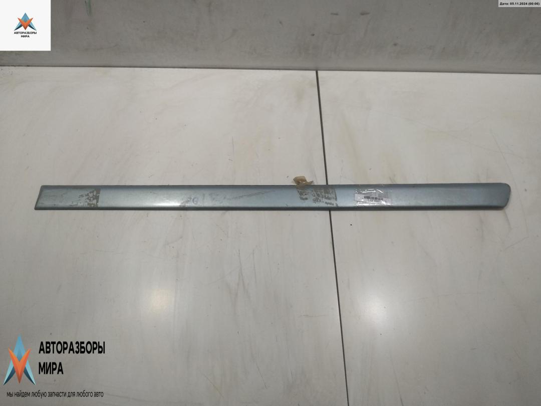 молдинг двери задней левой Audi A4 B6 2001, 2.0 л., бензин, МКПП, синий, седан - фото №1