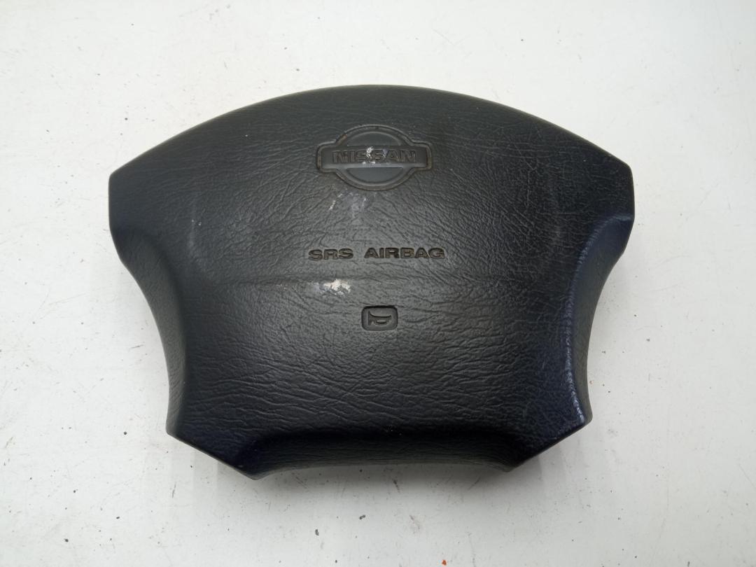 подушка безопасности водителя Nissan Primera P11 1997, 1.6 л., бензин, МКПП, серый, хетчбэк 5 дв.