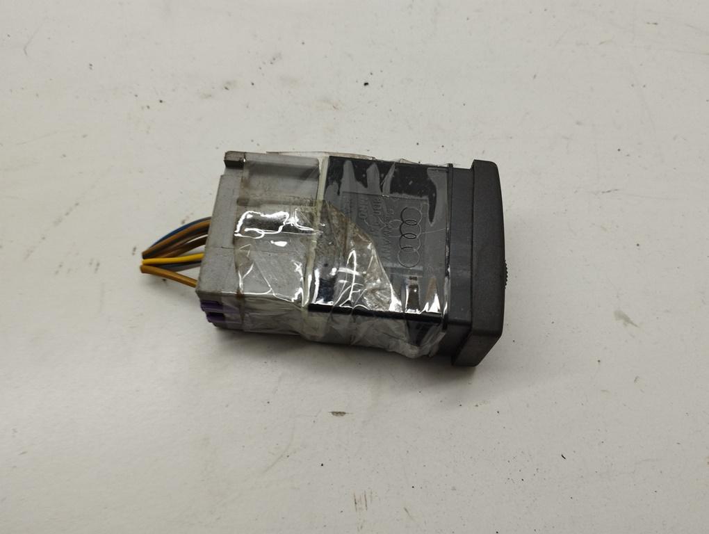 кнопка корректора фар Audi A4 B5 1998, 2.4 л., бензин, МКПП, чёрный, универсал, 8D0941301