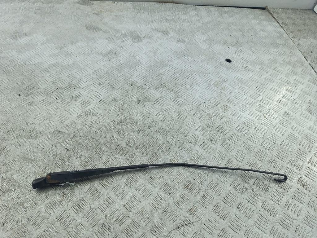 Щеткодержатель (поводок стеклоочистителя) передний Renault Laguna I 1999, 1.8 л., бензин, МКПП, бежевый, универсал, 7700821934