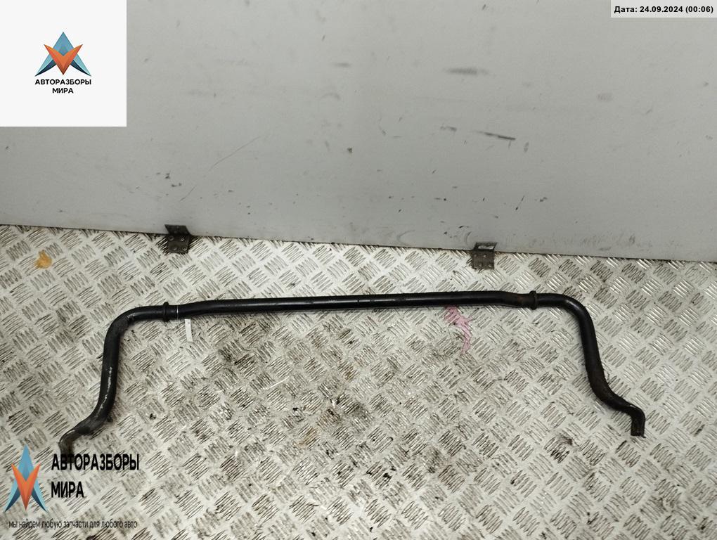 стабилизатор подвески передний Audi A4 B5 1997, 1.6 л., бензин, МКПП, синий, седан - фото №1