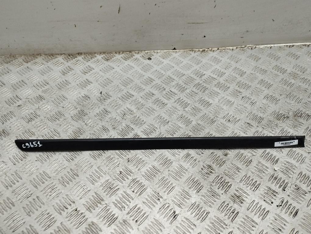 молдинг двери задней правой BMW 3 E46 2001, 2.0 л., дизель, АКПП, чёрный, универсал, 8208452